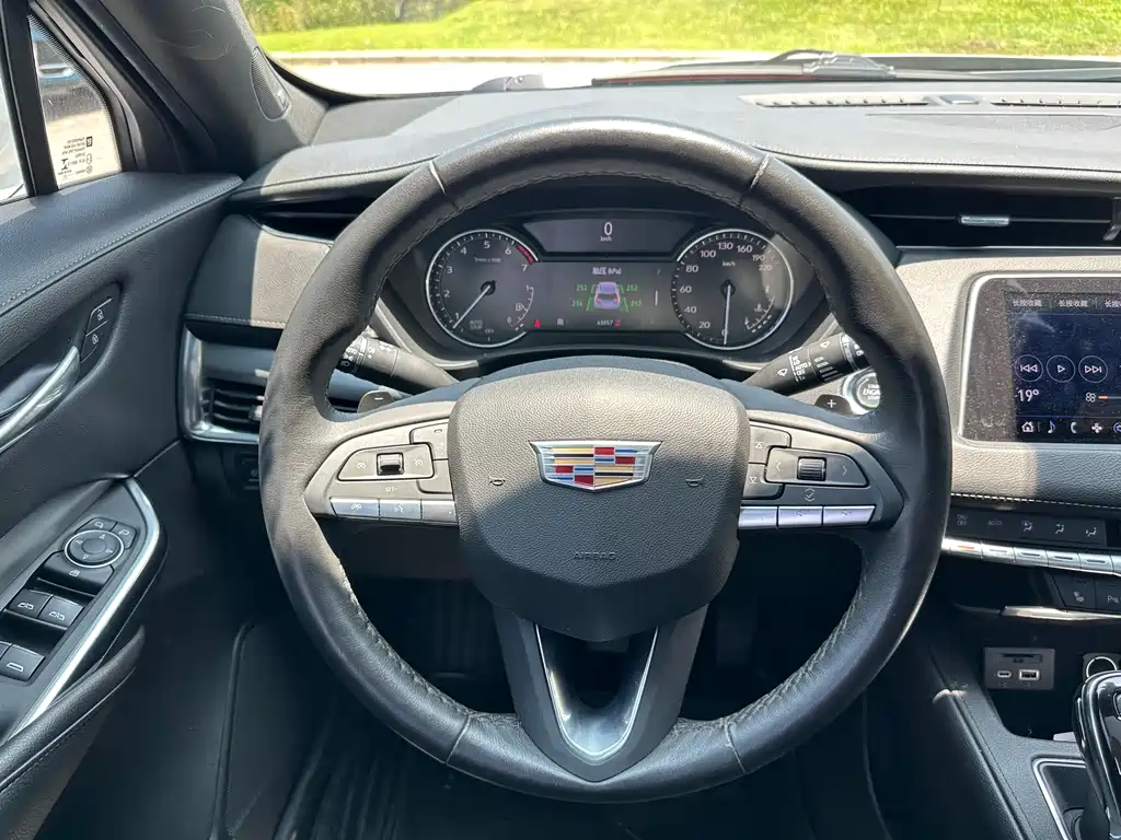 Cadillac XT4 2021 — фото 17