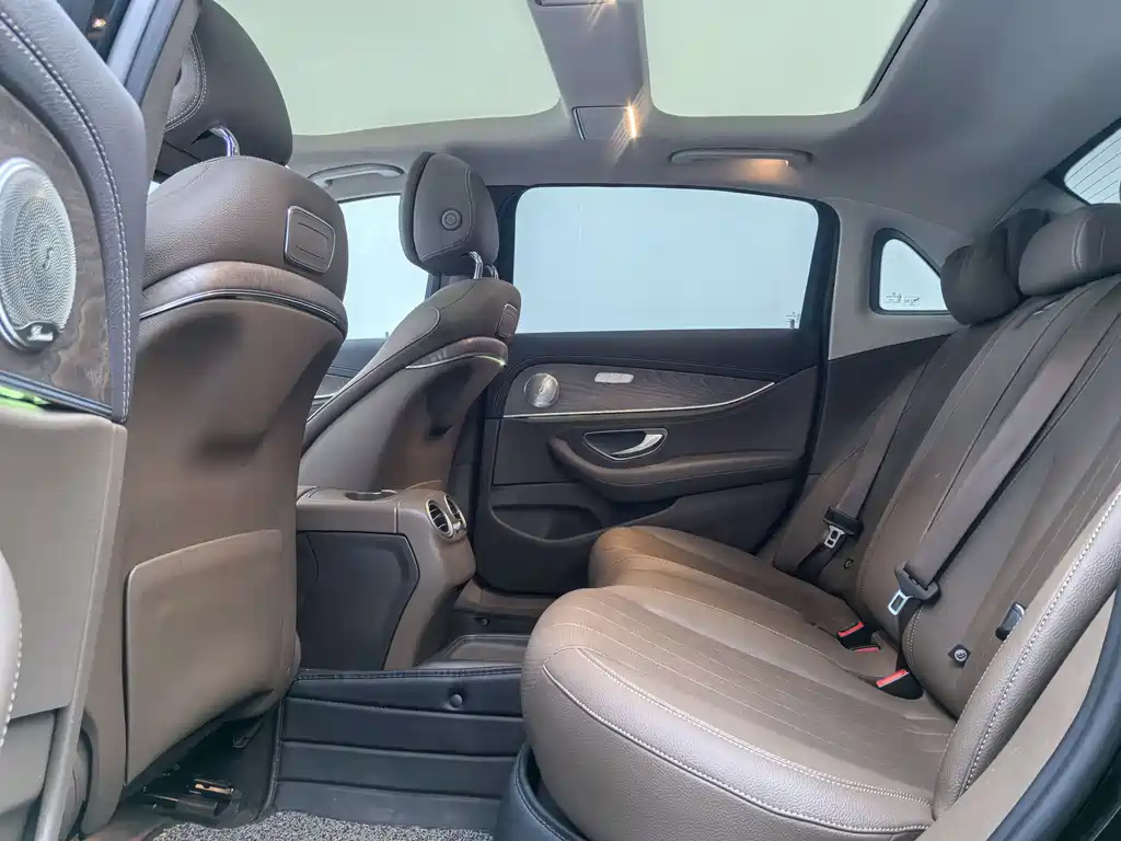 Mercedes-Benz E-Class 2019 — фото 15