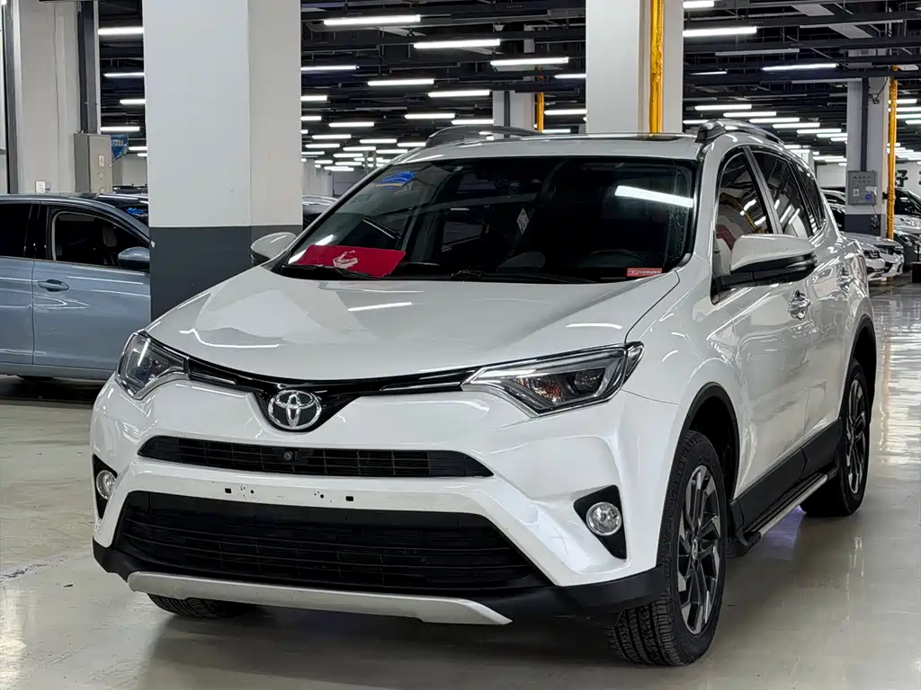 Toyota RAV4 2017 — фото 1