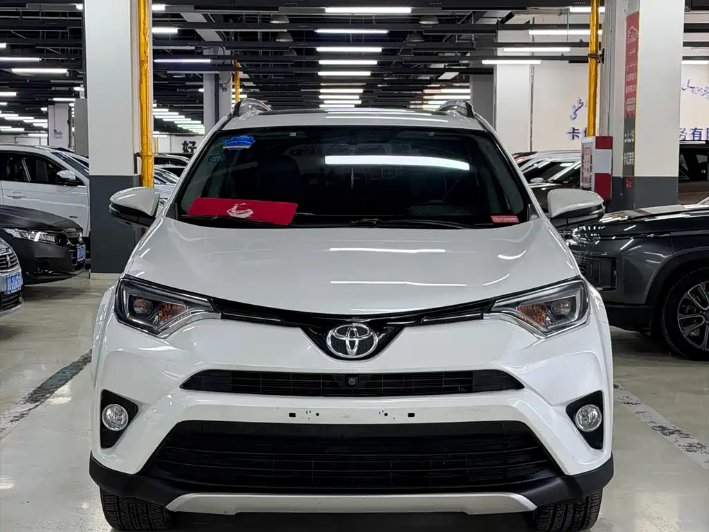 Toyota RAV4 2017 — фото 2