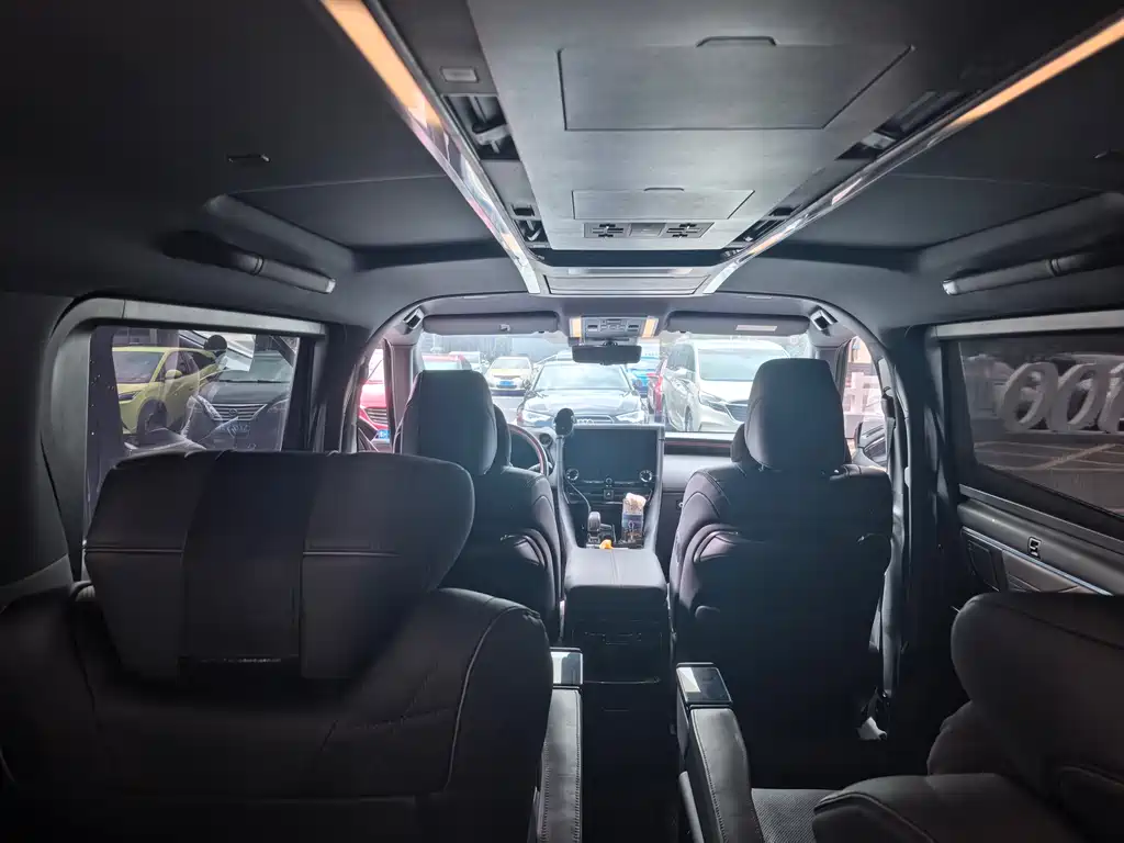 Toyota Vellfire 2024
