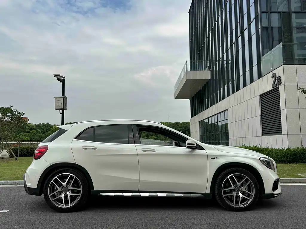 Mercedes-Benz GLA AMG 2018 — фото 20