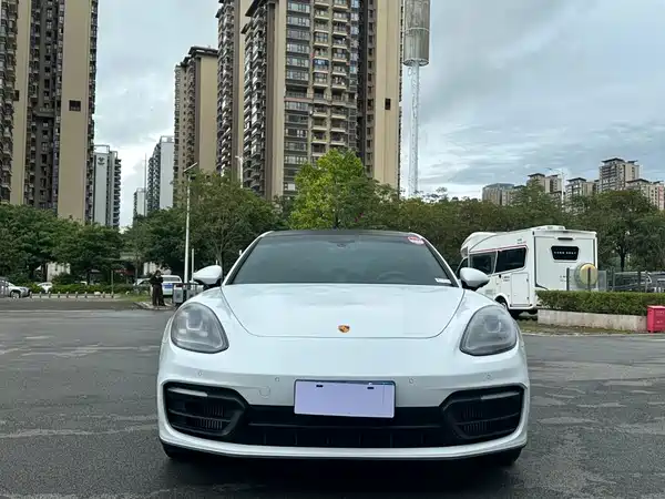 Porsche Panamera 2023