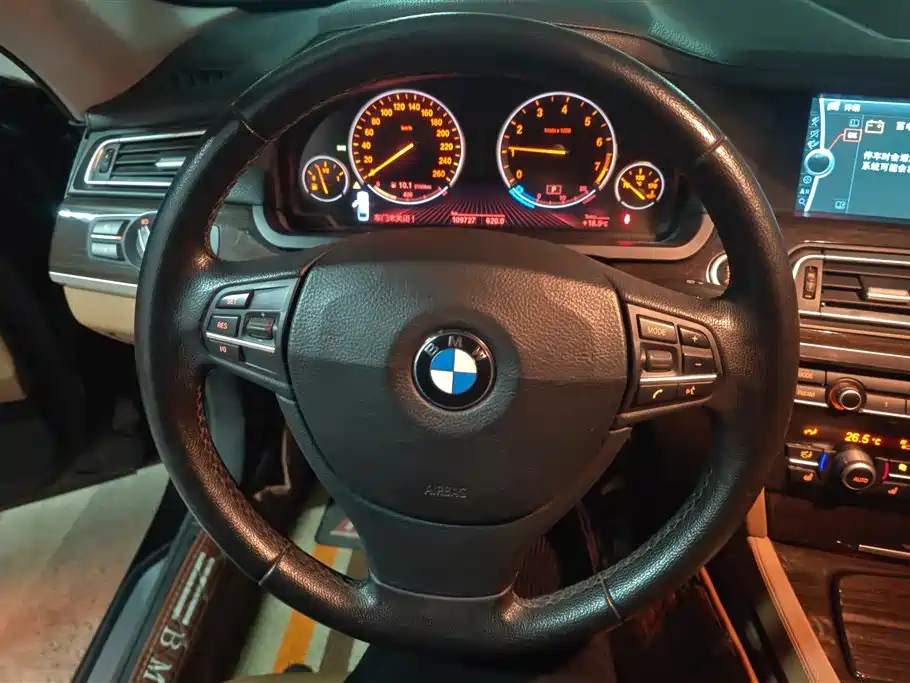 BMW 7 Series 2012 — фото 15