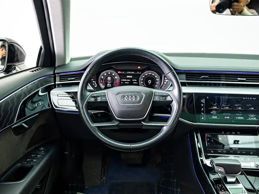 Audi A8 2019 — фото 18