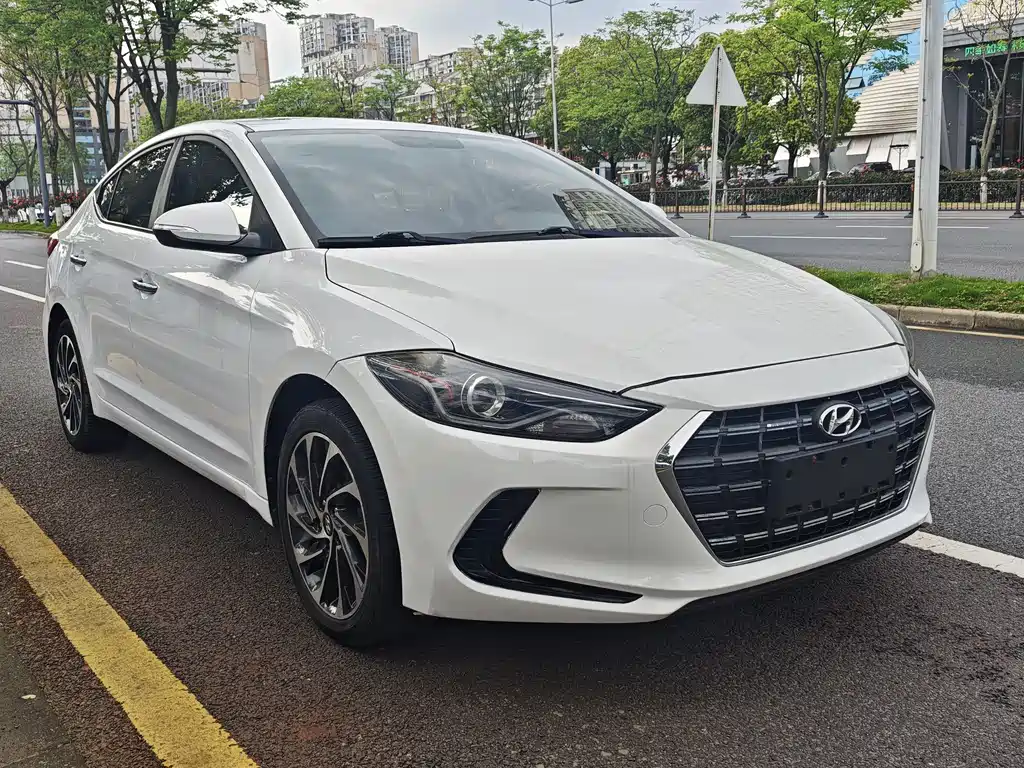 Hyundai Elantra 2020 — фото 3