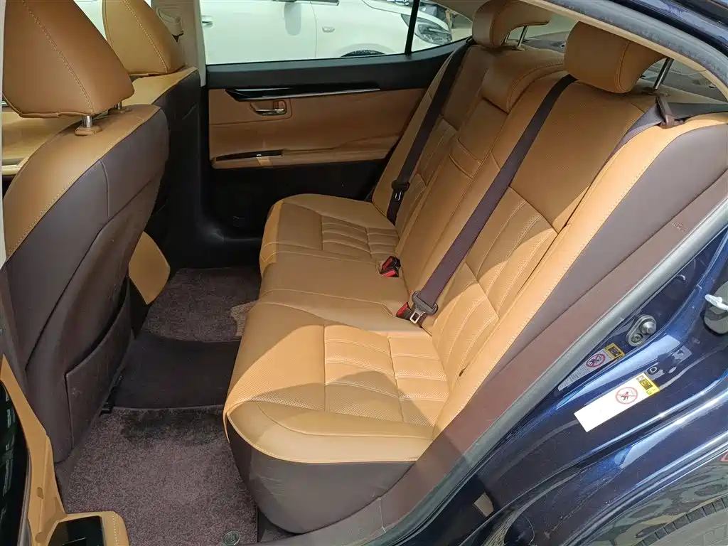 Lexus ES 2017 — фото 10