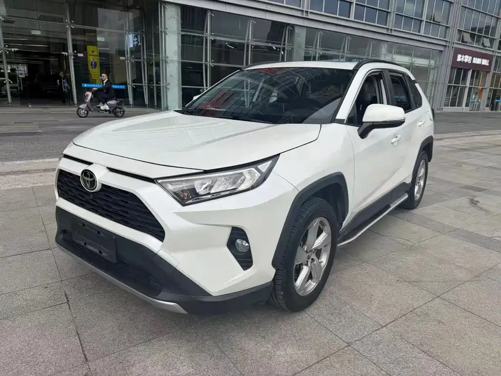 Toyota RAV4 2020 — фото 1