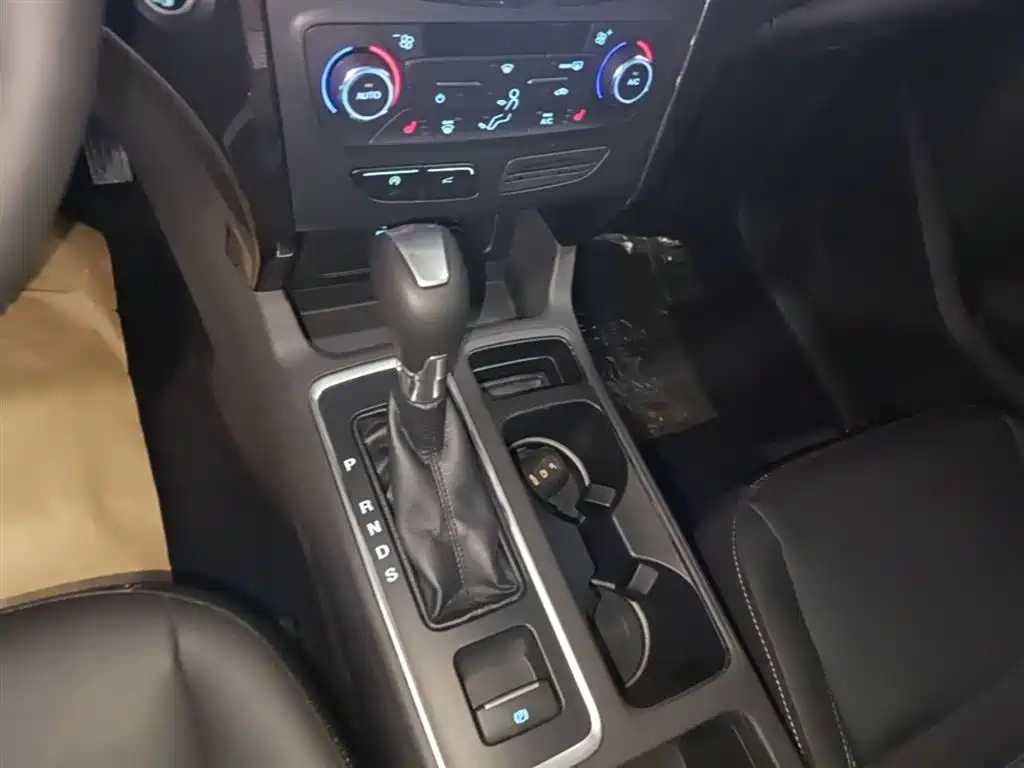 Ford Kuga 2017 — фото 14