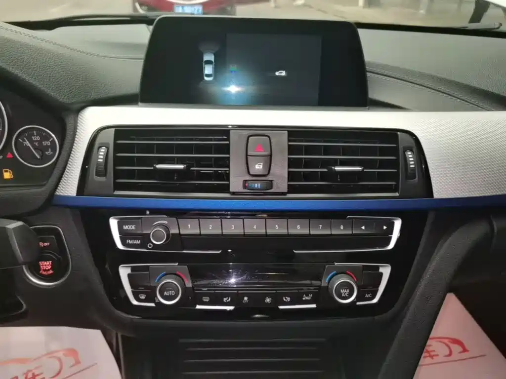 BMW 3 Series 2018 — фото 13