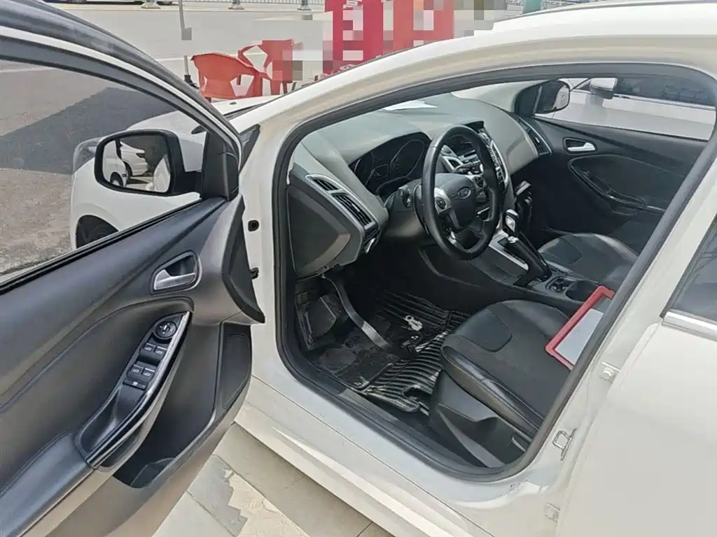 Ford Focus 2015 — фото 16