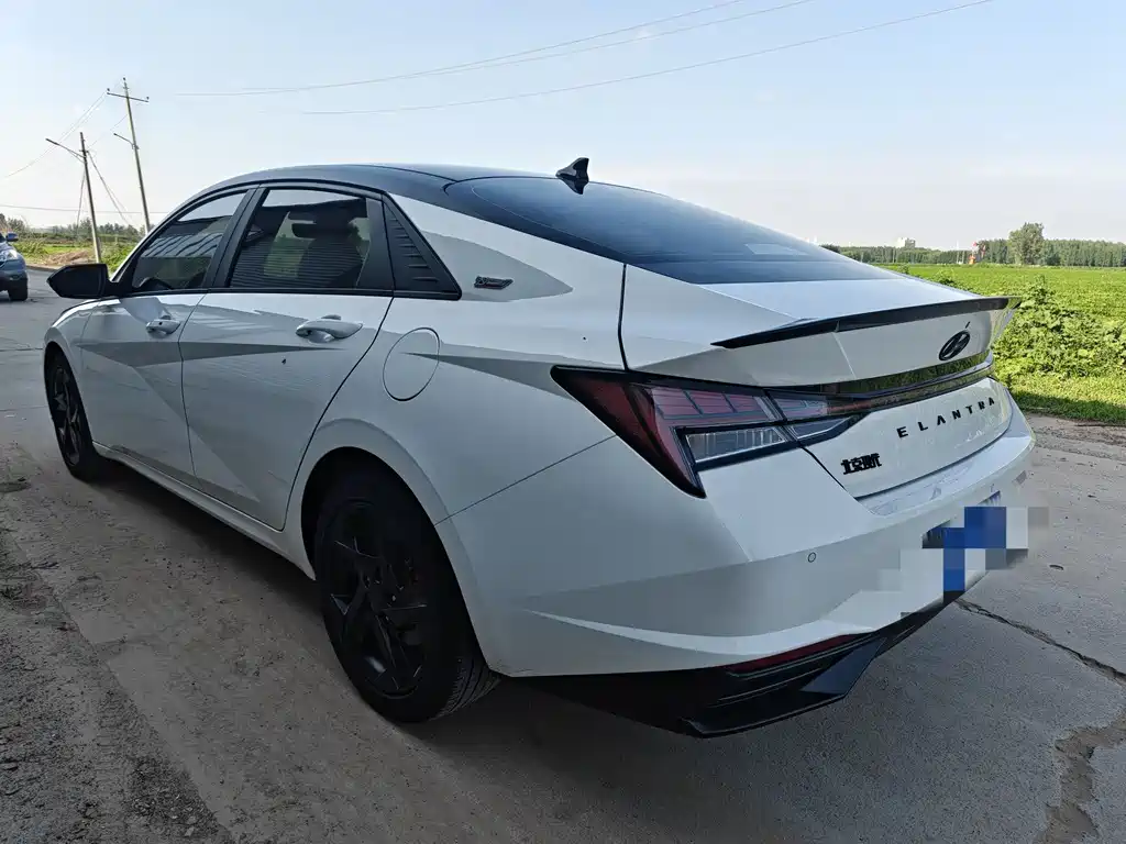 Hyundai Elantra 2022