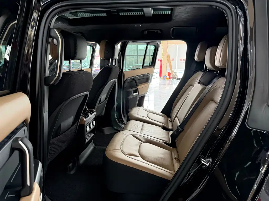 Land Rover Defender 2025 — фото 16