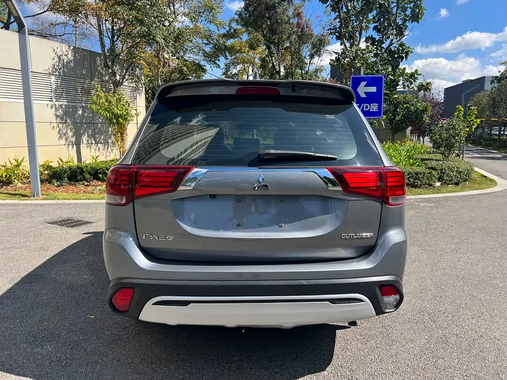 Mitsubishi Outlander 2020 — фото 14