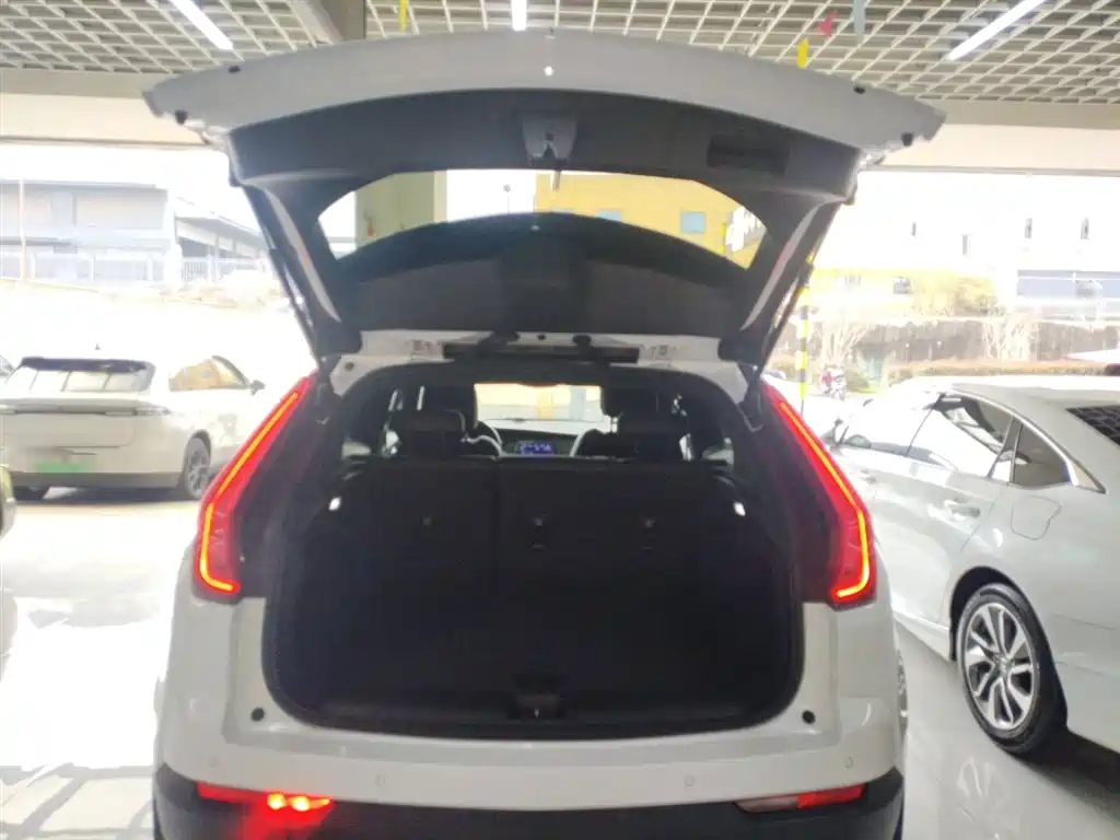 Cadillac XT4 2022 — фото 17