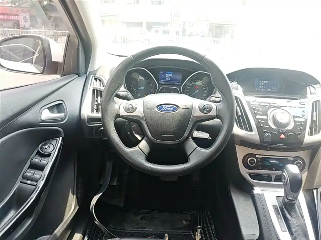 Ford Focus 2015 — фото 11
