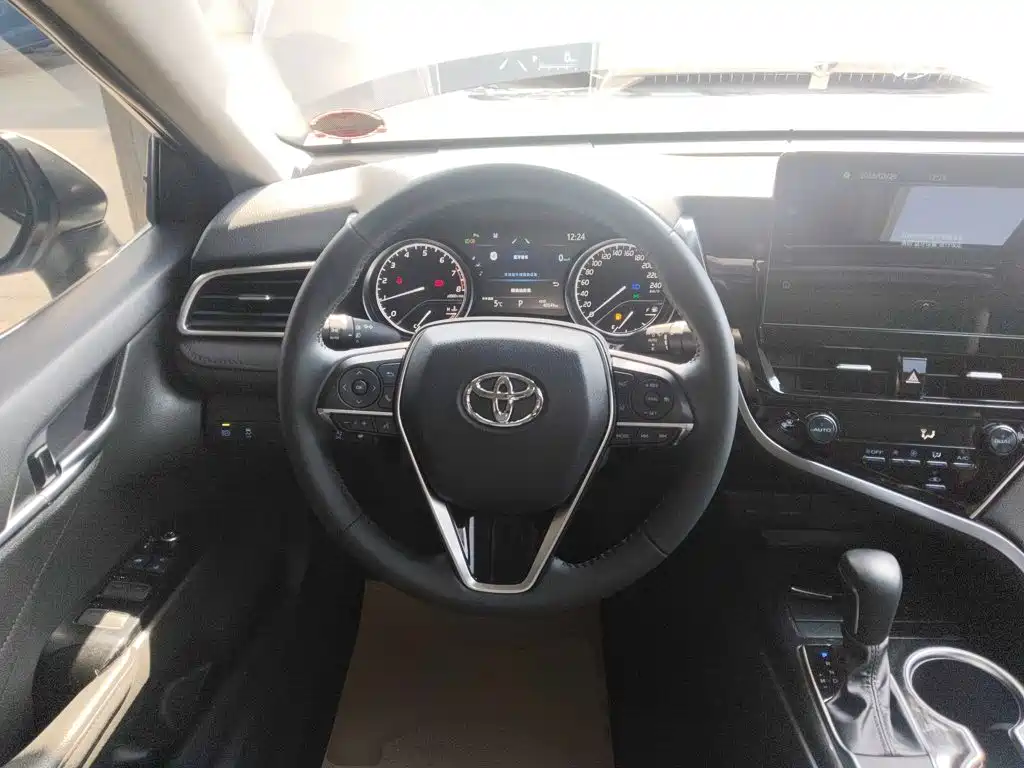 Toyota Camry 2022 — фото 7