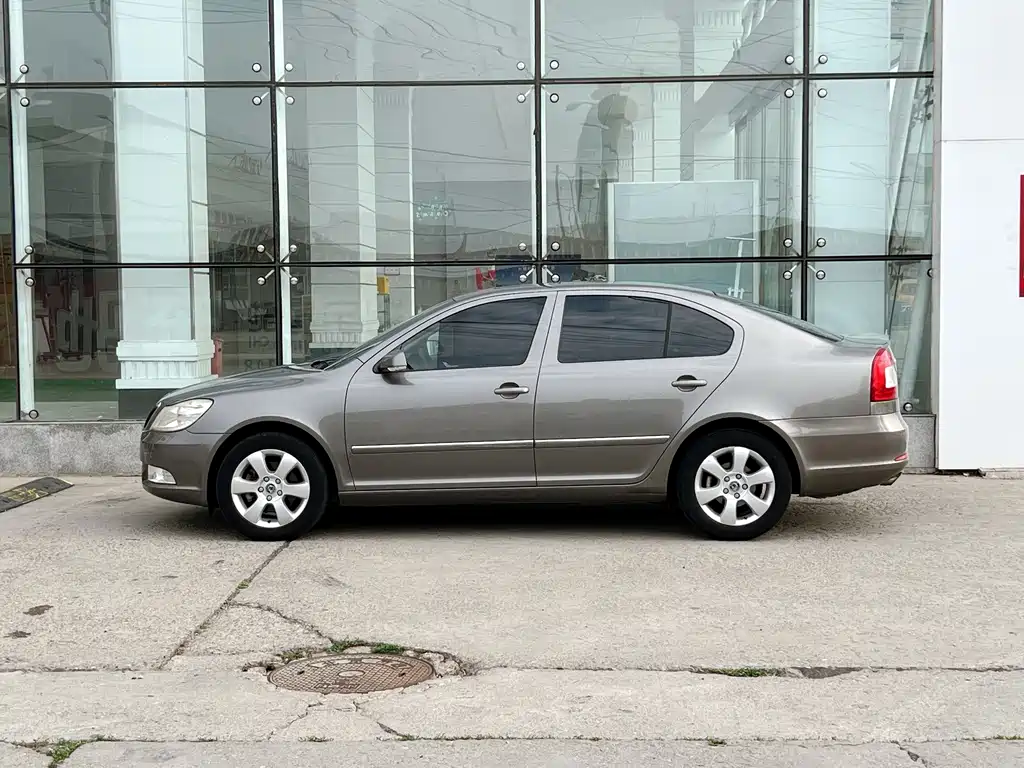 Skoda Octavia 2010 — фото 8