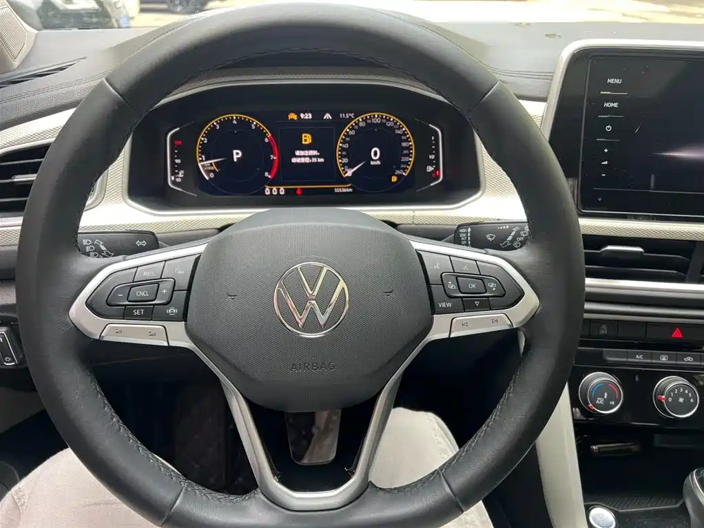 Volkswagen T-Roc 2023 — фото 12