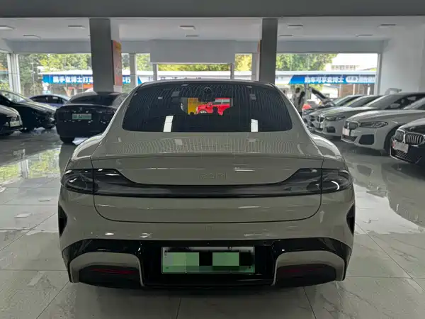 Xiaomi SU7 2025