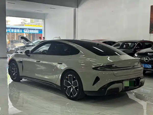 Xiaomi SU7 2025