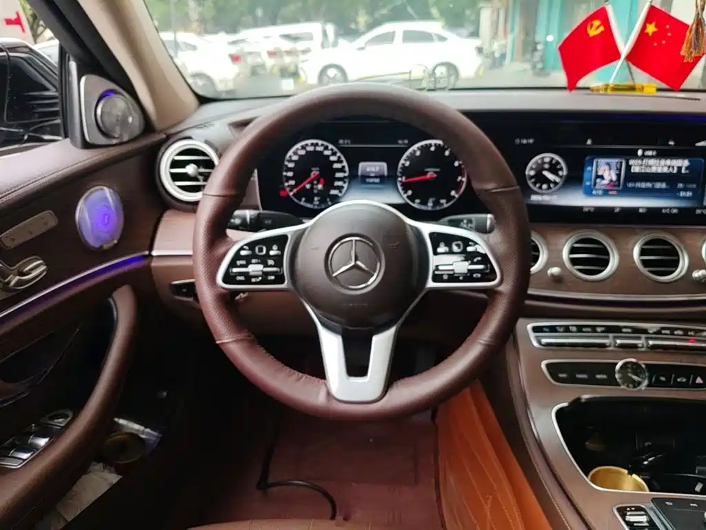 Mercedes-Benz E-Class 2020 — фото 11