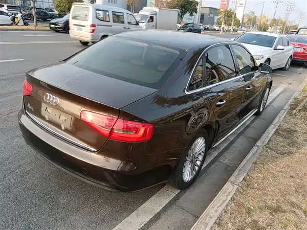 Audi A4L 2015