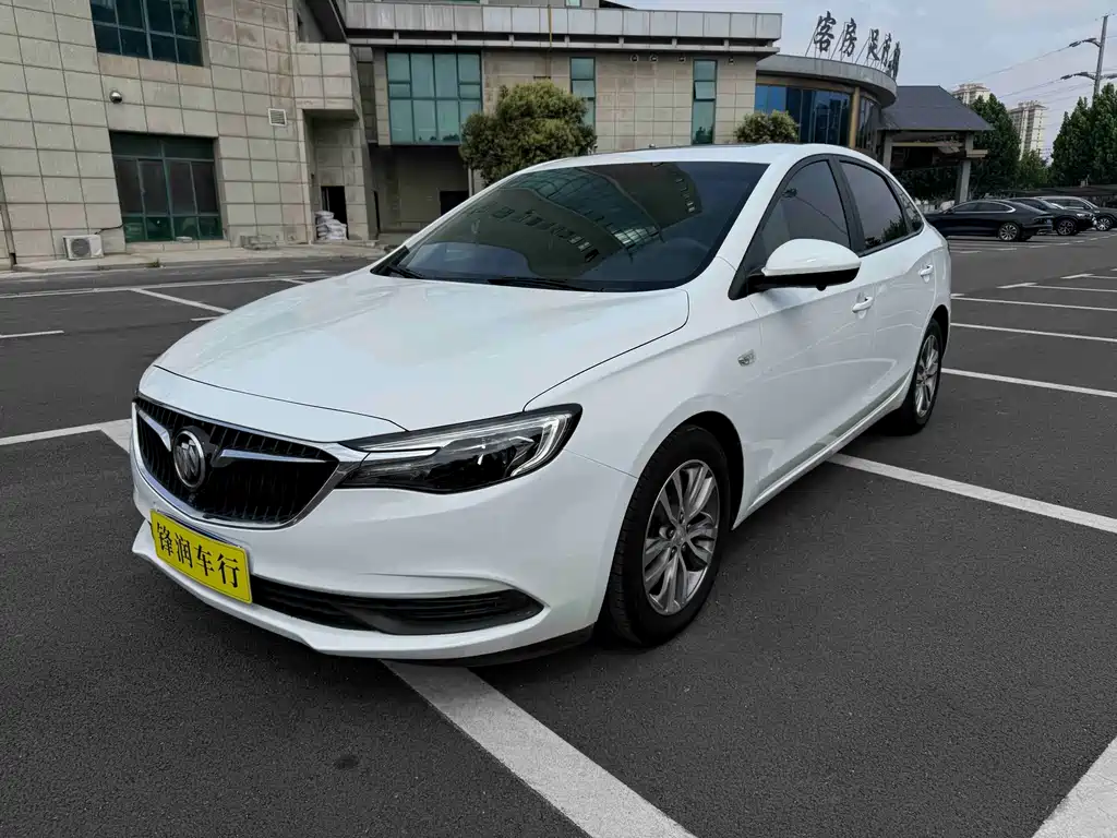 Buick Excelle 2018 — фото 1