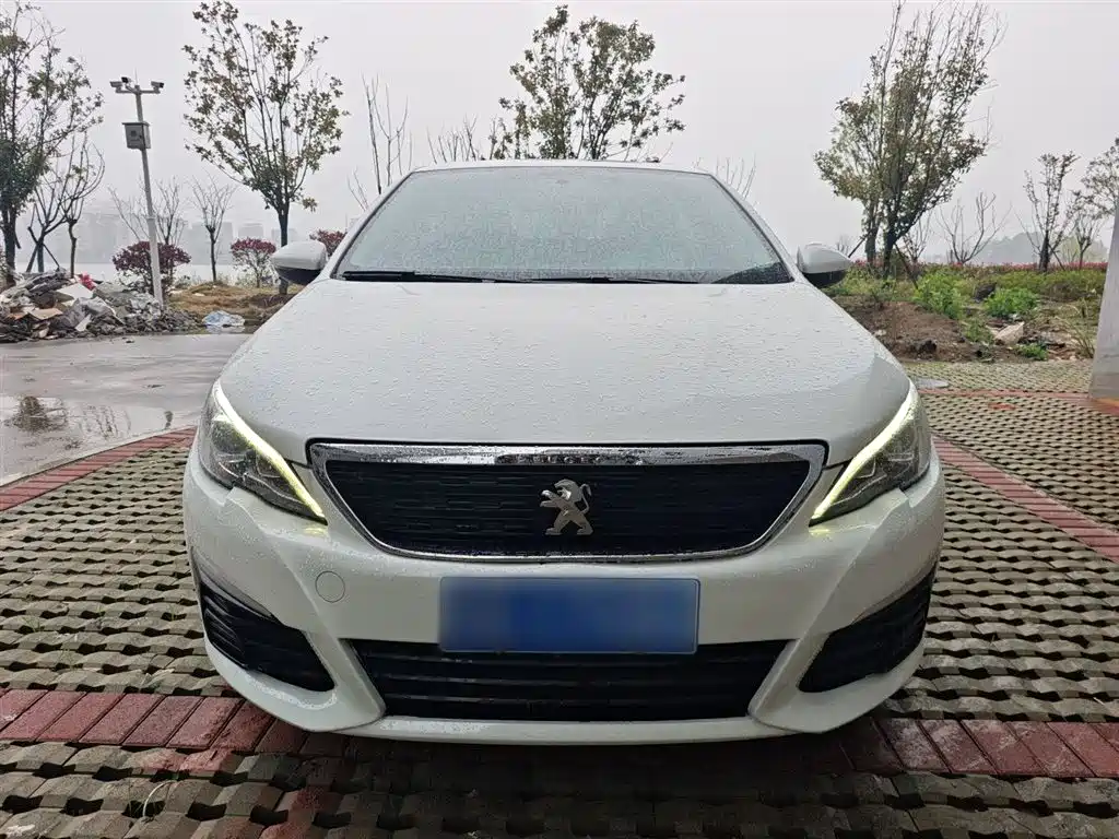 Peugeot 308 2017 — фото 3