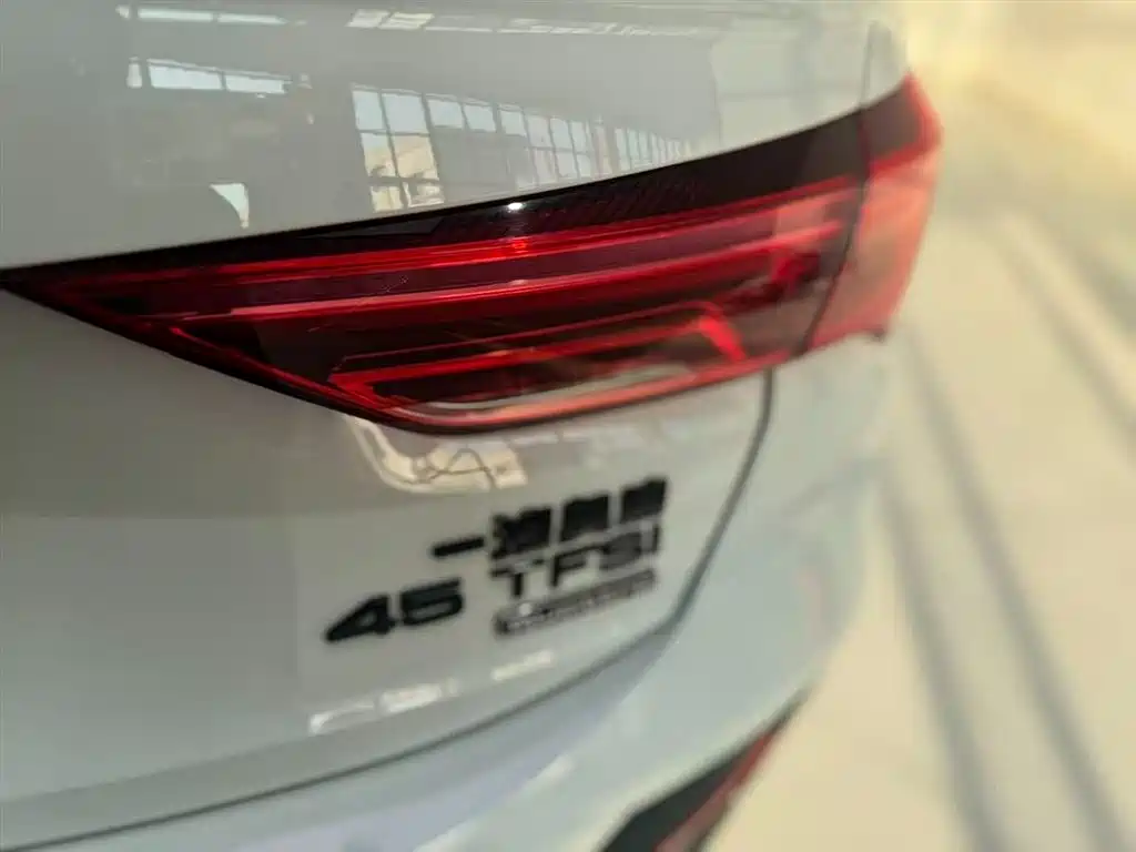 Audi Q3 Sportback 2023 — фото 15