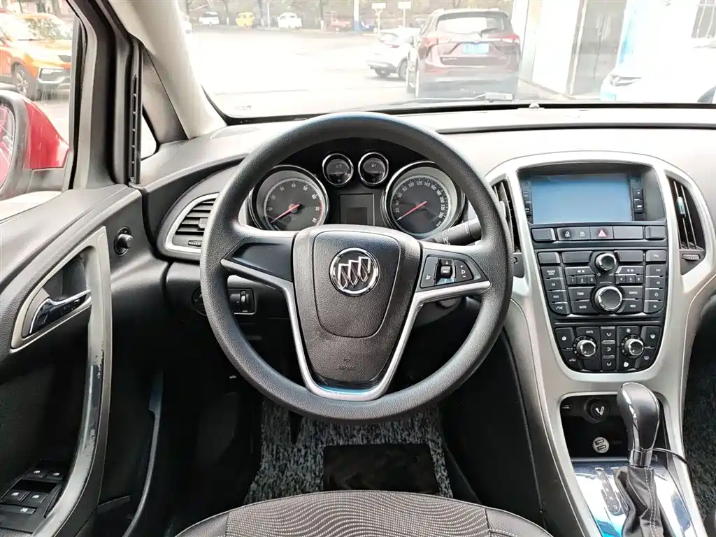 Buick Excelle 2014 — фото 11