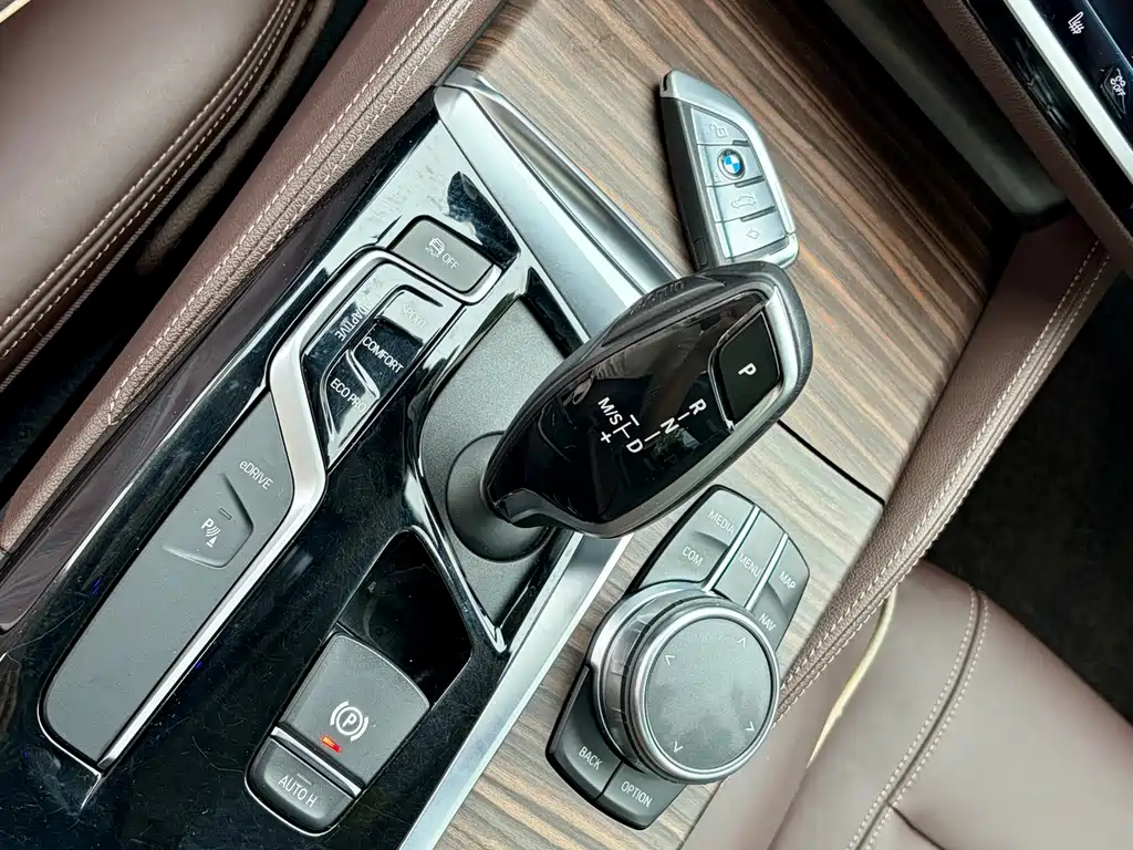BMW 5 Series New Energy 2019 — фото 17