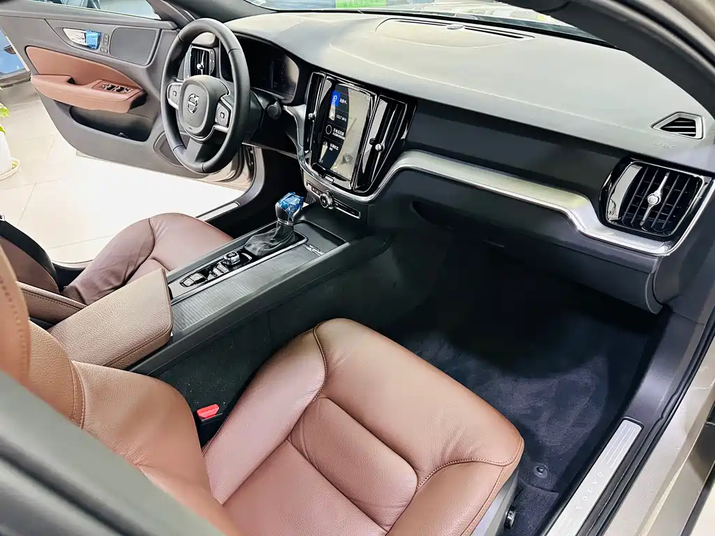 Volvo S60 2020 — фото 15