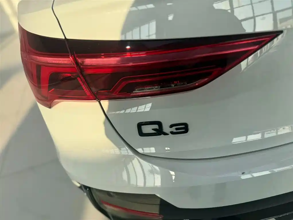 Audi Q3 Sportback 2023 — фото 11