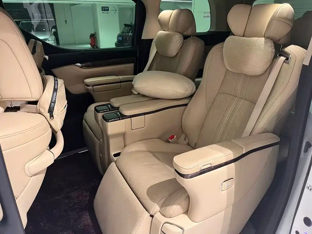 Toyota Alphard 2023 — фото 9