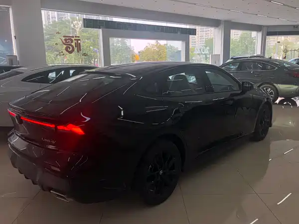 Changan UNI-V 2024