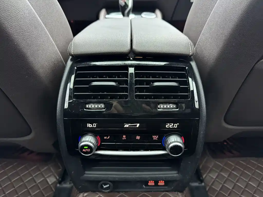 BMW 5 Series 2023 — фото 11