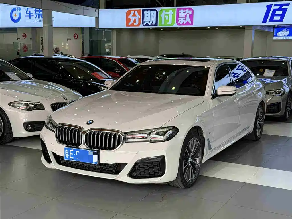 BMW 5 Series 2023 — фото 1
