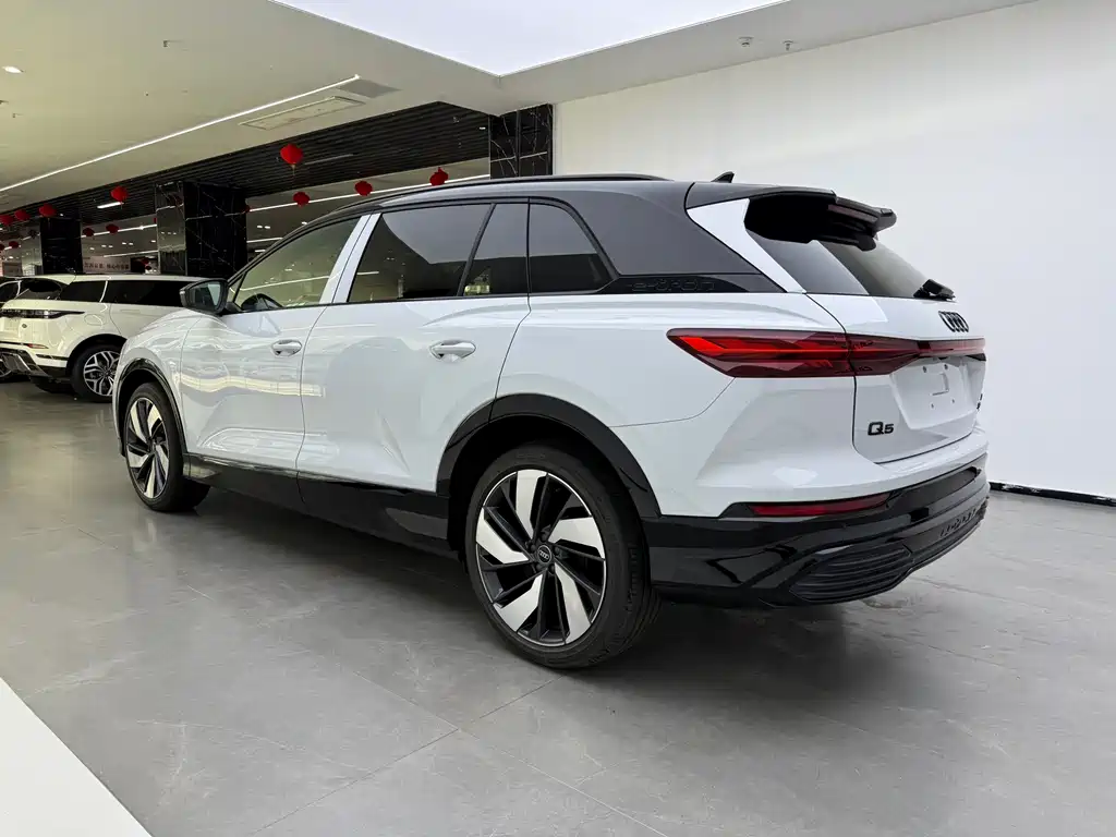 Audi Q5 e-tron — фото 4