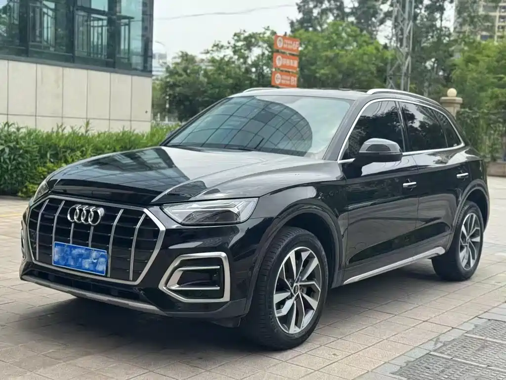 Audi Q5L 2022 — фото 1
