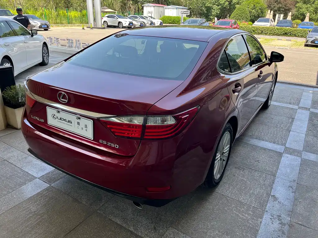 Lexus ES 2015 — фото 7