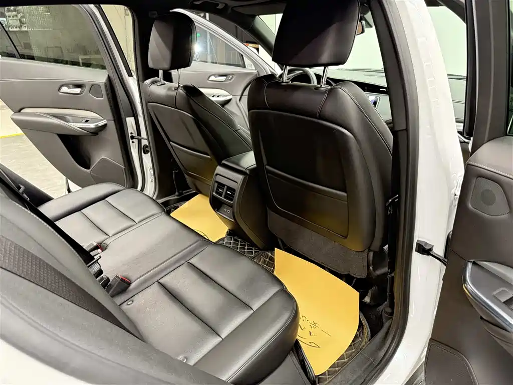 Cadillac XT4 2021 — фото 12