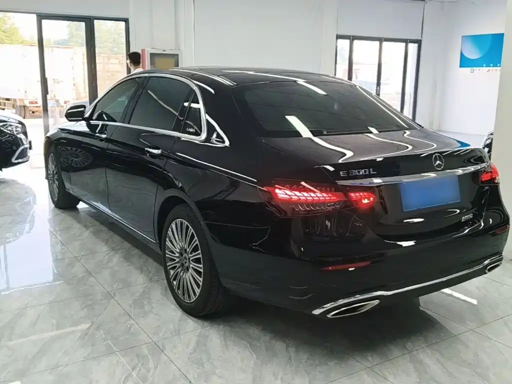 Mercedes-Benz E-Class 2023 — фото 5