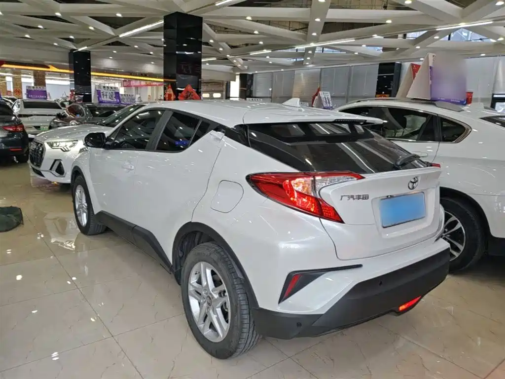 Toyota C-HR 2022 — фото 5