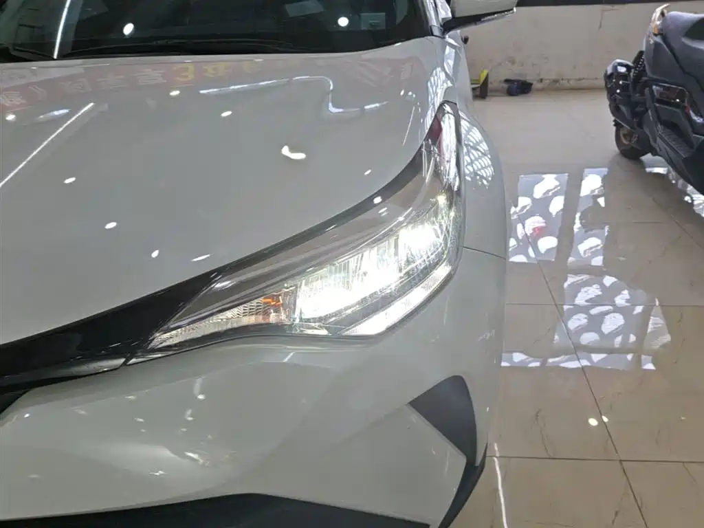 Toyota C-HR 2022 — фото 23