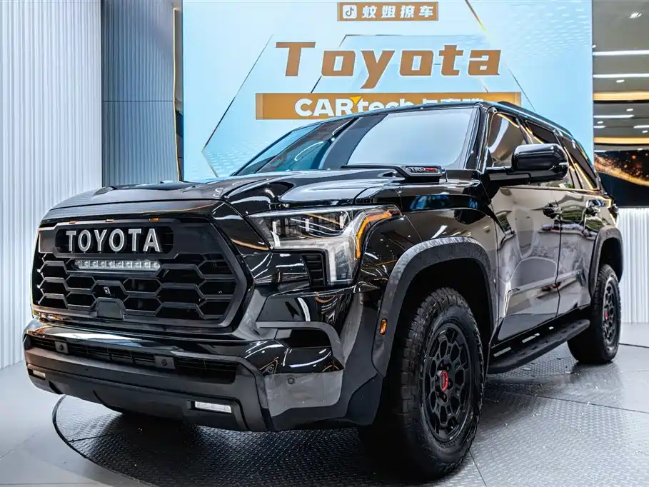 Toyota Sequoia 2023 — фото 1