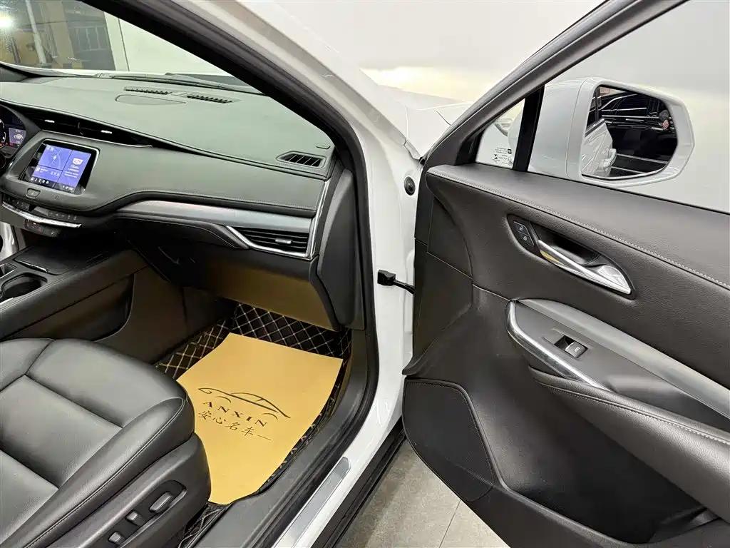 Cadillac XT4 2021 — фото 10