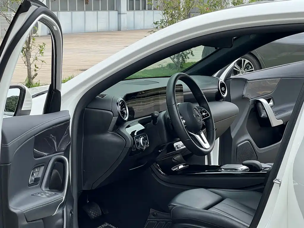Mercedes-Benz A-Class 2022 — фото 12