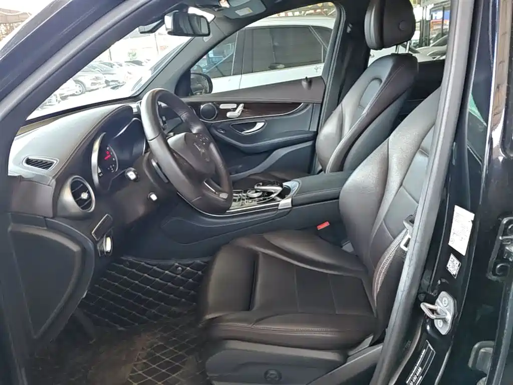 Mercedes-Benz GLC 2018 — фото 15