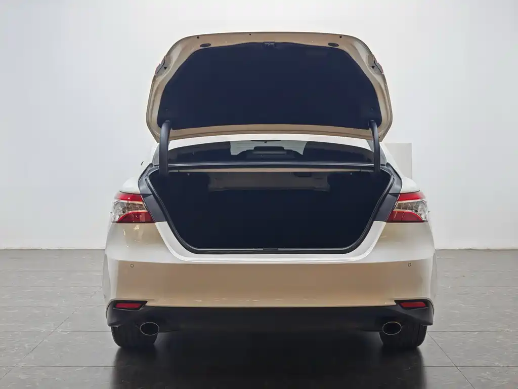 Toyota Camry 2022 — фото 12
